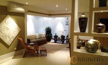 Imagem 4: Apartamento com 220m² de área útil, totalmente reformado, 3 vagas, amplo living com varand