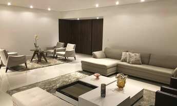 Imagem 1: Apto claro, piso de madeira, com 3 suítes e 3 vagas de garagem, fora o lazer. Ótima oportu