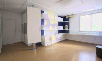 Imagem 7: Apartamento espaçoso, todo reformado com 3 suítes, 3 vagas de garagem e ar condicionado no