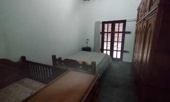 Imagem 7: Casa com piscina e campo de areia