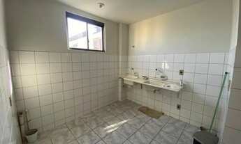 Imagem 2: Qs 108 apartamento de 2 quartos, fica no 4º andar, próximo do metro só R$ 135.000,00