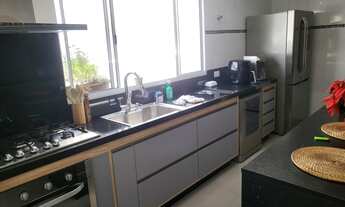 Imagem 6: Casa de condomínio para aluguel e venda possui 400 metros quadrados com 4 quartos