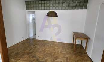 Imagem 5: Apartamento espaçoso com 2 dormitórios e excelente potencial reforma em localização maravi