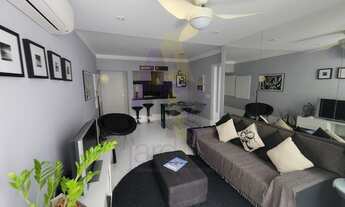 Imagem 2: Apartamento reformado e todo mobiliado. Com 2 dormitórios e varanda agradável em prédio co