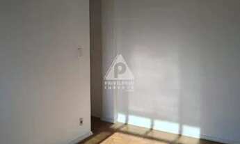 Imagem 5: Apartamento à venda de 2 quartos, rua tranquila, muito próximo a Praça Varnhagem, Shopping