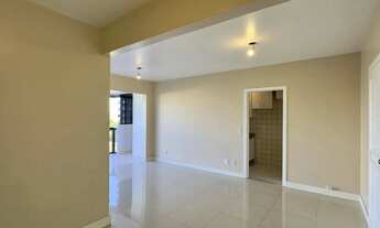 Imagem 4: Apartamento 2 dormitórios com sacada, garagem e vista arborizada no Menino Deus