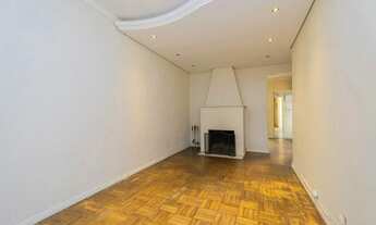 Imagem 2: Casa à venda no centro de Pelotas - com 109 m², 3 quartos, cozinha com armários, lareira e