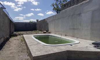 Imagem 2: Oportunidade Única! Terreno Pronto para Construir com Piscina e Portão Novos, Próximo ao C