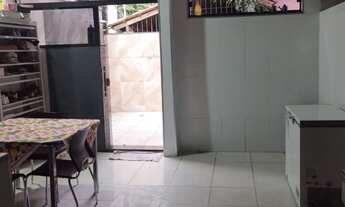 Imagem 7: Casa Ampla de Dois Pavimentos com Varanda e Terraço - Localização Privilegiada!