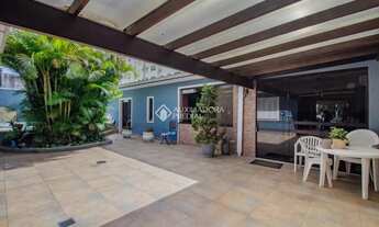 Imagem: Casa com 210m² para alugar - 3 quartos