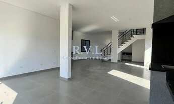 Imagem 4: Casa em Condomínio à Venda em Atibaia-SP: 3 Suítes, 2 Salas, 4 Banheiros, 2 Vagas, 250 m²