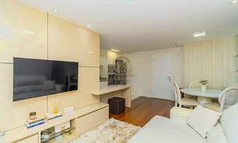 Imagem 3: Apartamento mobiliado à venda no Champagnat com 69 m², 2 quartos e sacada com churrasqueir