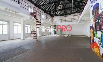 Imagem 5: Predio de tombado , de esquina com grande movimento de pedestre