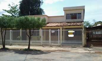 Imagem: Aluga-se casa ampla com sobrado