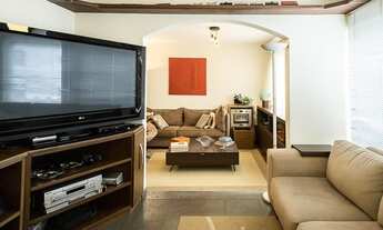 Imagem: Localizado ao lado da Pça Pereira Coutinho