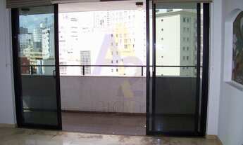 Imagem 6: Apartamento em ótimo estado com 4 dormitórios e 2 suítes com ar condicionado, varanda e 4