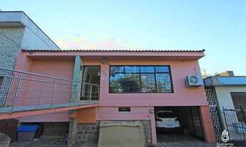 Imagem 2: Casa para Venda - 500m², 5 dormitórios, sendo 2 suites, 5 vagas - Menino Deus