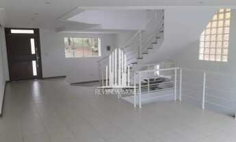 Imagem 2: Casa em Condomínio com 3 Dormitórios de 450m² Á venda