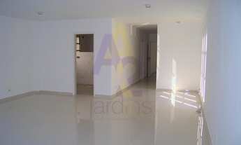 Imagem 3: Apartamento amplo de 3 dormitórios, 1 suíte com closet, 2 vagas de garagem em bom estado