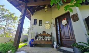 Imagem 2: Casa em lindo terreno alto ao nível da rua medindo 10 × 32 onde consta uma residência térr