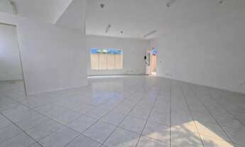 Imagem 2: Sala Comercial Ampla de 71 m² com Excelente Iluminação Natural