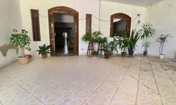 Imagem: CASA EM RUA PÚBLICA