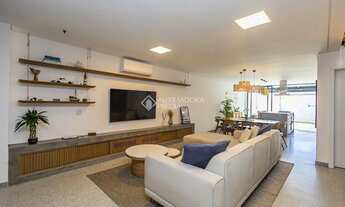 Imagem 2: Sobrado Moderno e Conceitual no Água Verde - Design, Conforto e Exclusividade