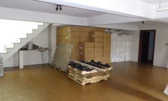 Imagem 2: Excelente casa ampla um grande estacionamento contendo vagas cobertas e descobertas!