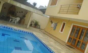 Imagem: Linda Casa com 2 andares piscina 4 dorms
