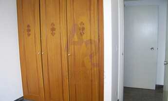 Imagem 6: Apartamento reformado com suíte com varanda. Em excelente localização no Jardim América