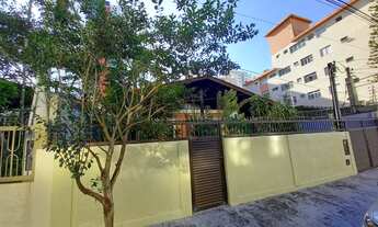 Imagem 2: Térrea para venda tem 350 metros quadrados com 3 quartos em Jardim Las Palmas - Guarujá