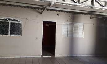 Imagem 6: Vendo na qnm 04 , casa com 2 qts sendo 1 suite mais casa de fundos