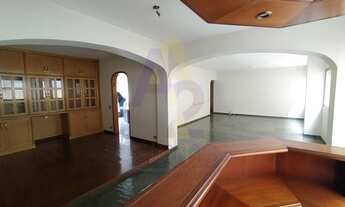 Imagem 3: Apartamento espaçoso, em muito bom estado. Com 4 dormitórios, sendo 2 suítes e 2 vagas de