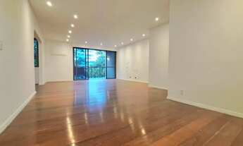 Imagem 2: Apartamento para venda com 161 metros quadrados com 4 quartos em Lagoa - Rio de Janeiro
