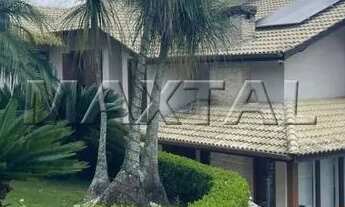 Imagem: Sobrado em Mairiporã, porteira fechada