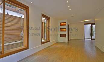 Imagem 6: Casa reformada na Gávea em rua cobiçada, tranquila e arborizada