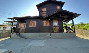 Imagem 2: Casa à venda na Praia do Rosa com 4 dormitórios sendo 1 suíte, com 135m2, pronta para mora