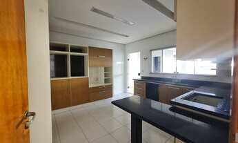 Imagem 5: Casa de condomínio sobrado para venda possui 360 metros quadrados com 4 quartos