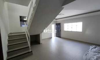 Imagem 6: Casa estilo sobrado residencial disponível para locação e venda no bairro Alto Umuarama em