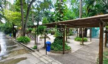 Imagem 2: Imóvel para venda possui 210 metros quadrados com 4 quartos em Casa Forte - Recife - PE