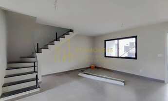 Imagem 6: Morada de Laranjeiras: Casa com 3 Quartos e Varanda Ideal para sua Família!