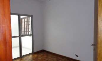 Imagem 5: Excelente casa ampla um grande estacionamento contendo vagas cobertas e descobertas!