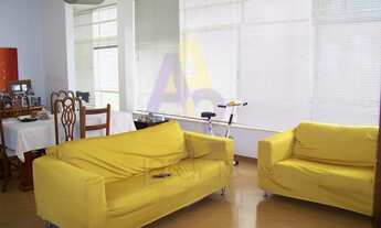 Imagem: Apartamento espaçoso com quarto com varanda