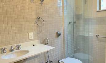 Imagem 7: Ao lados dos clubes e Shopping, em rua tranquila, num edifício com ótimo recuo