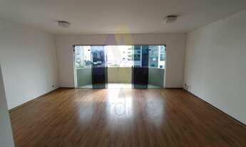 Imagem 2: Apartamento com 3 dormitórios, varanda e 2 vagas de garagem na Vila Madalena