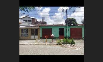 Imagem: Um terreno com 3 casa em Cruz de Rebouças