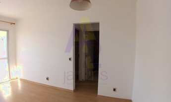 Imagem 3: Apartamento espaçoso de 1 dormitório. Em bom estado, localizado em andar alto com varanda