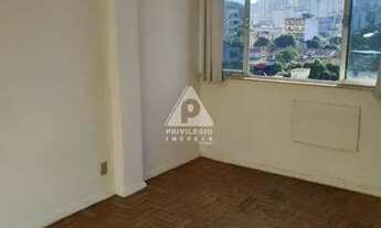 Imagem: Apartamento à venda de 2 quartos, rua tranquila