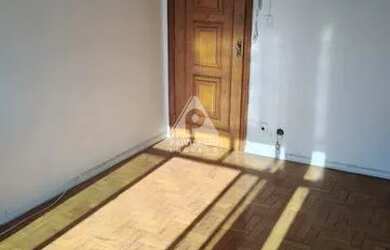 Imagem 3: Apartamento à venda de 2 quartos, rua tranquila, muito próximo a Praça Varnhagem, Shopping