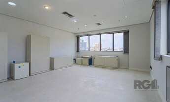 Imagem 2: Sala comercial e uma vaga de garagem no bairro Menino Deus em Porto Alegre